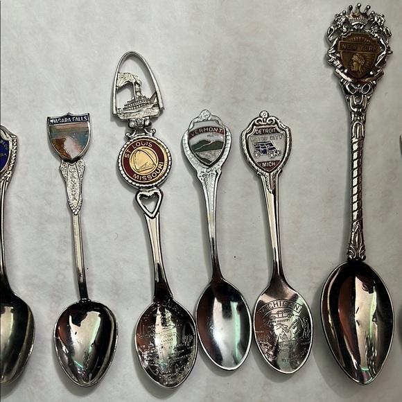 Silver vintage Collectible Souvenir Spoons Set - Picture 3 of 4